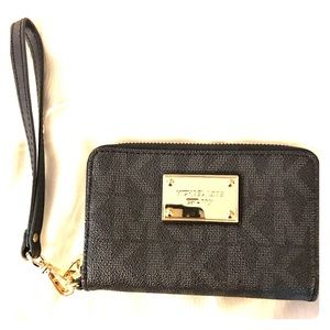 Michael Kors wristlet wallet